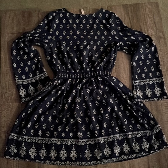 Boho Bell Sleeve Floral Dress | Color: Blue | Size:Juniors M - Picture 3 of 3